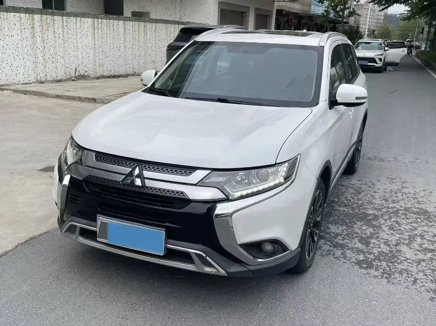 2019 Mitsubishi Outlander 2.0L 166HP L4 CVT,autocango,china used car exporter,china ev exporter,chinese used car exporter,chinese used ev exporter