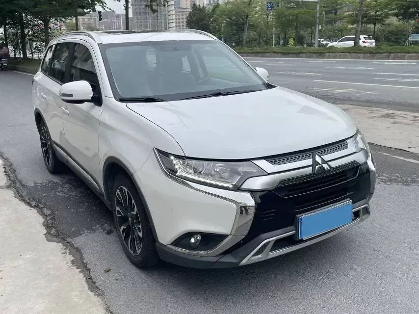 2019 Mitsubishi Outlander 2.0L 166HP L4 CVT,autocango,china used car exporter,china ev exporter,chinese used car exporter,chinese used ev exporter