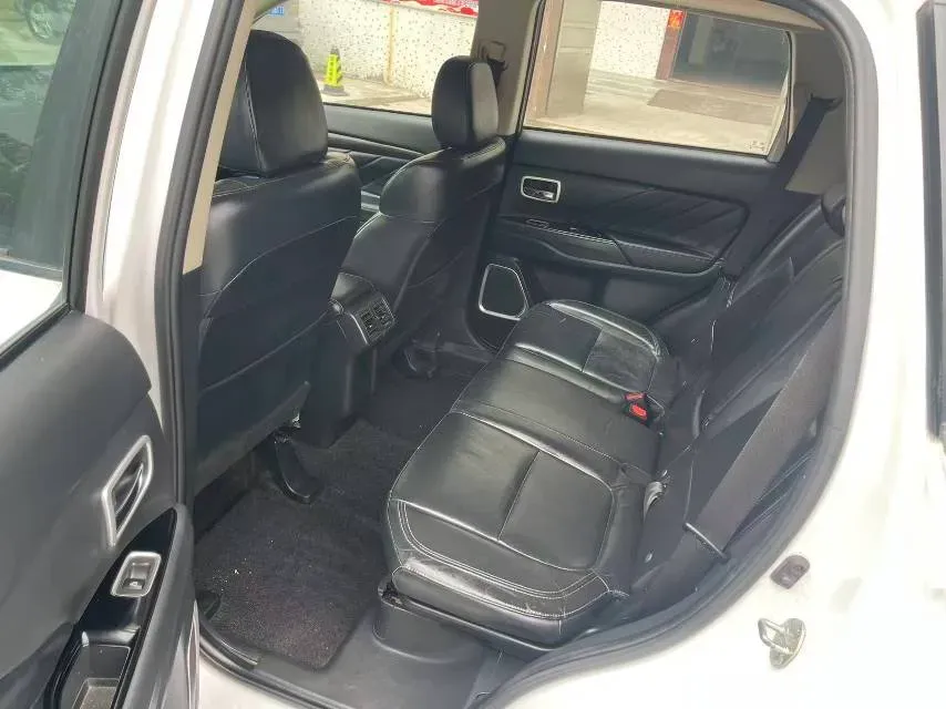 2019 Mitsubishi Outlander 2.0L 166HP L4 CVT,autocango,china used car exporter,china ev exporter,chinese used car exporter,chinese used ev exporter