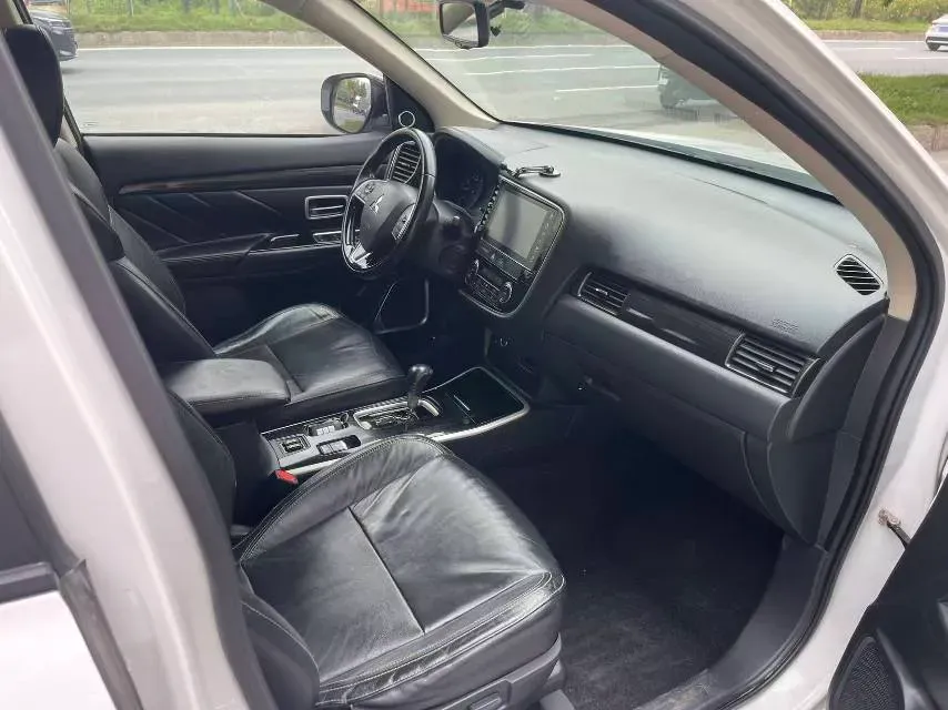 2019 Mitsubishi Outlander 2.0L 166HP L4 CVT,autocango,china used car exporter,china ev exporter,chinese used car exporter,chinese used ev exporter
