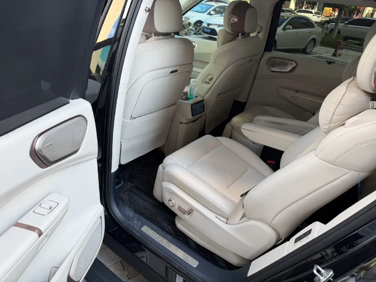 2025 LYNK&CO 900 1.5T 190HP L4 3DHT PHEV 43.3KWH,autocango,china used car exporter,china ev exporter,chinese used car exporter,chinese used ev exporter
