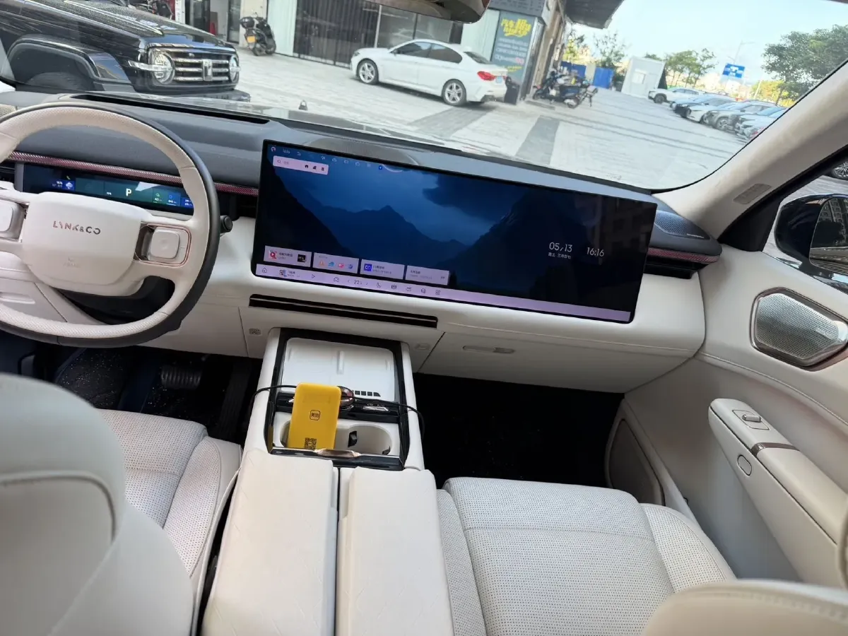 2025 LYNK&CO 900 1.5T 190HP L4 3DHT PHEV 43.3KWH,autocango,china used car exporter,china ev exporter,chinese used car exporter,chinese used ev exporter