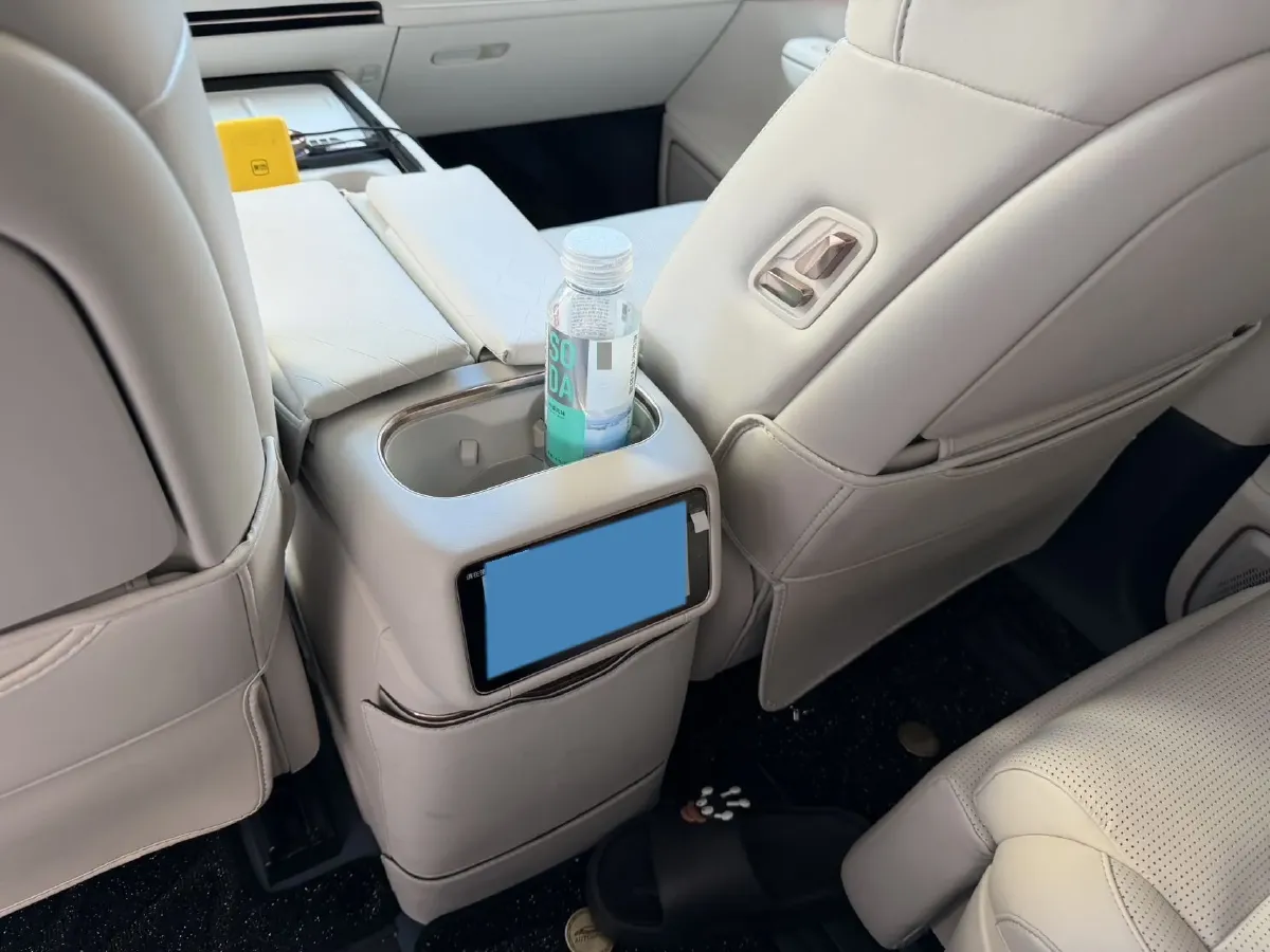 2025 LYNK&CO 900 1.5T 190HP L4 3DHT PHEV 43.3KWH,autocango,china used car exporter,china ev exporter,chinese used car exporter,chinese used ev exporter