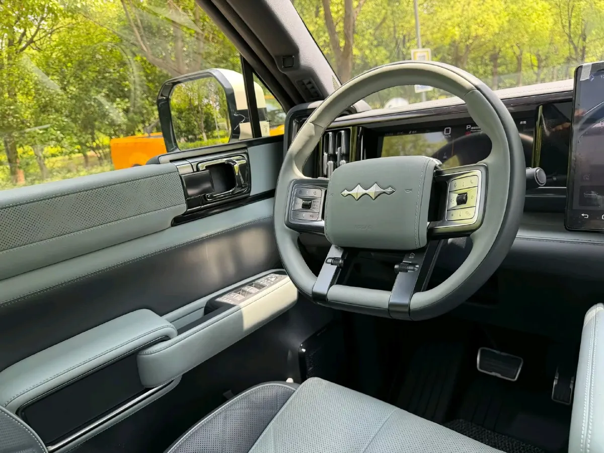 2025 FangChengBao Bao 5 1.5T 194HP L4 E-CVT PHEV 31.8KWH,autocango,china used car exporter,china ev exporter,chinese used car exporter,chinese used ev exporter
