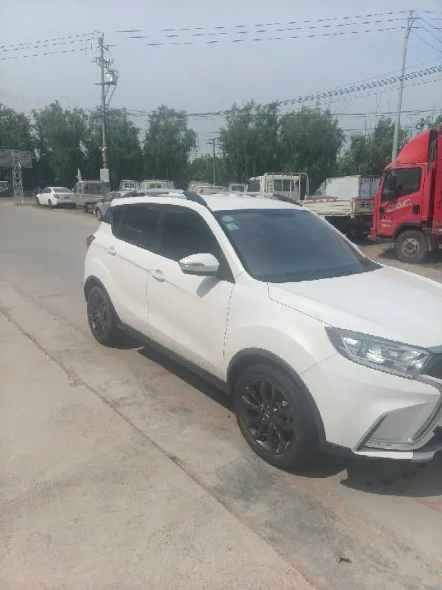 2017 Landwind X2 1.6L 125HP L4 4AT,autocango,china used car exporter,china ev exporter,chinese used car exporter,chinese used ev exporter