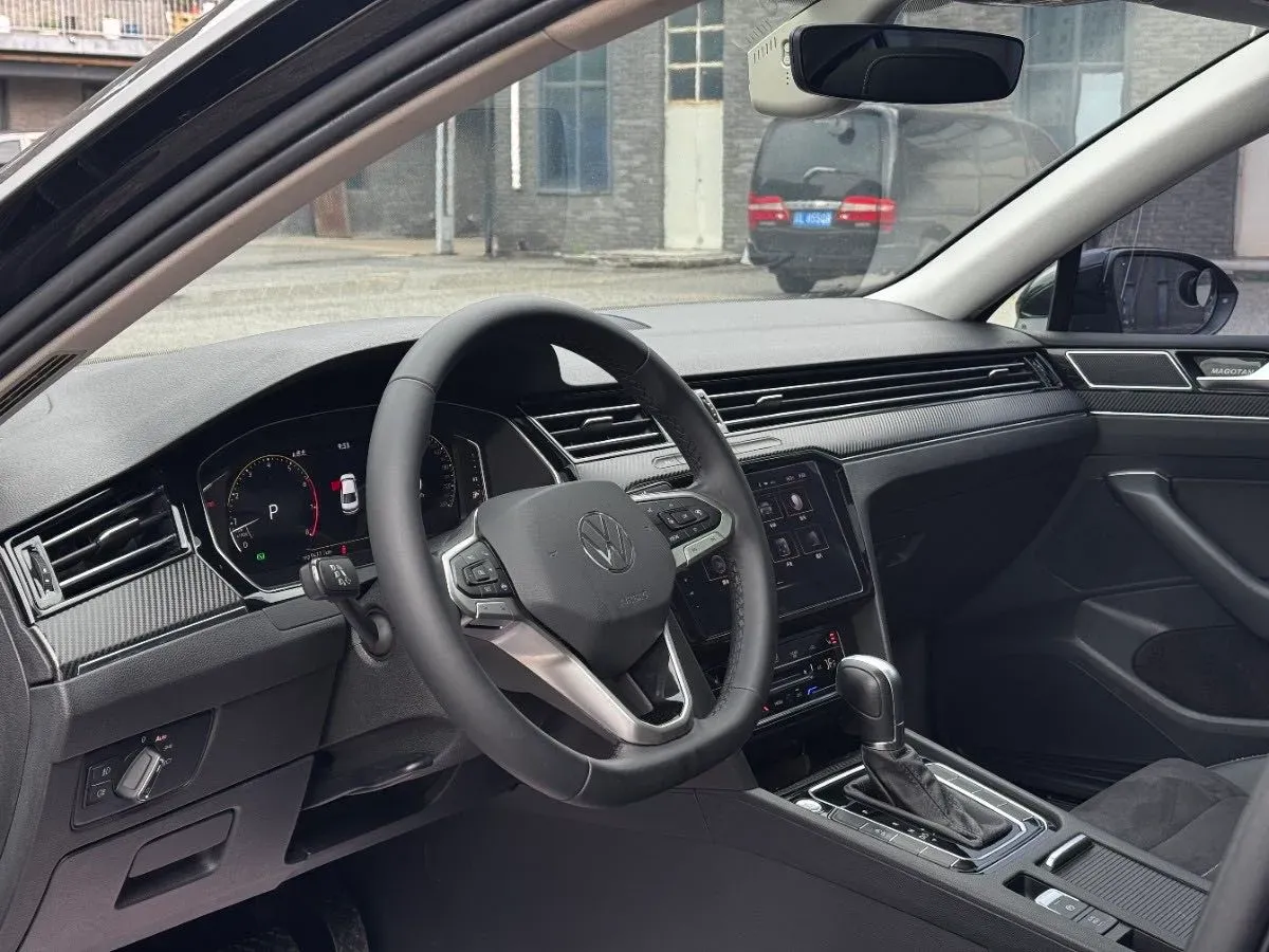 2020 Volkswagen Magotan 2.0T 186HP L4 7DCT,autocango,china used car exporter,china ev exporter,chinese used car exporter,chinese used ev exporter