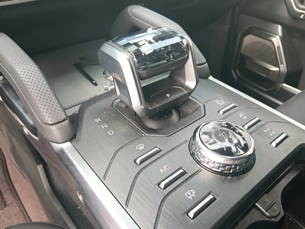2024 Jetour ShanHai TravellerC-DM 1.5T 156HP L4 3DHT PHEV 43.24KWH,autocango,china used car exporter,china ev exporter,chinese used car exporter,chinese used ev exporter