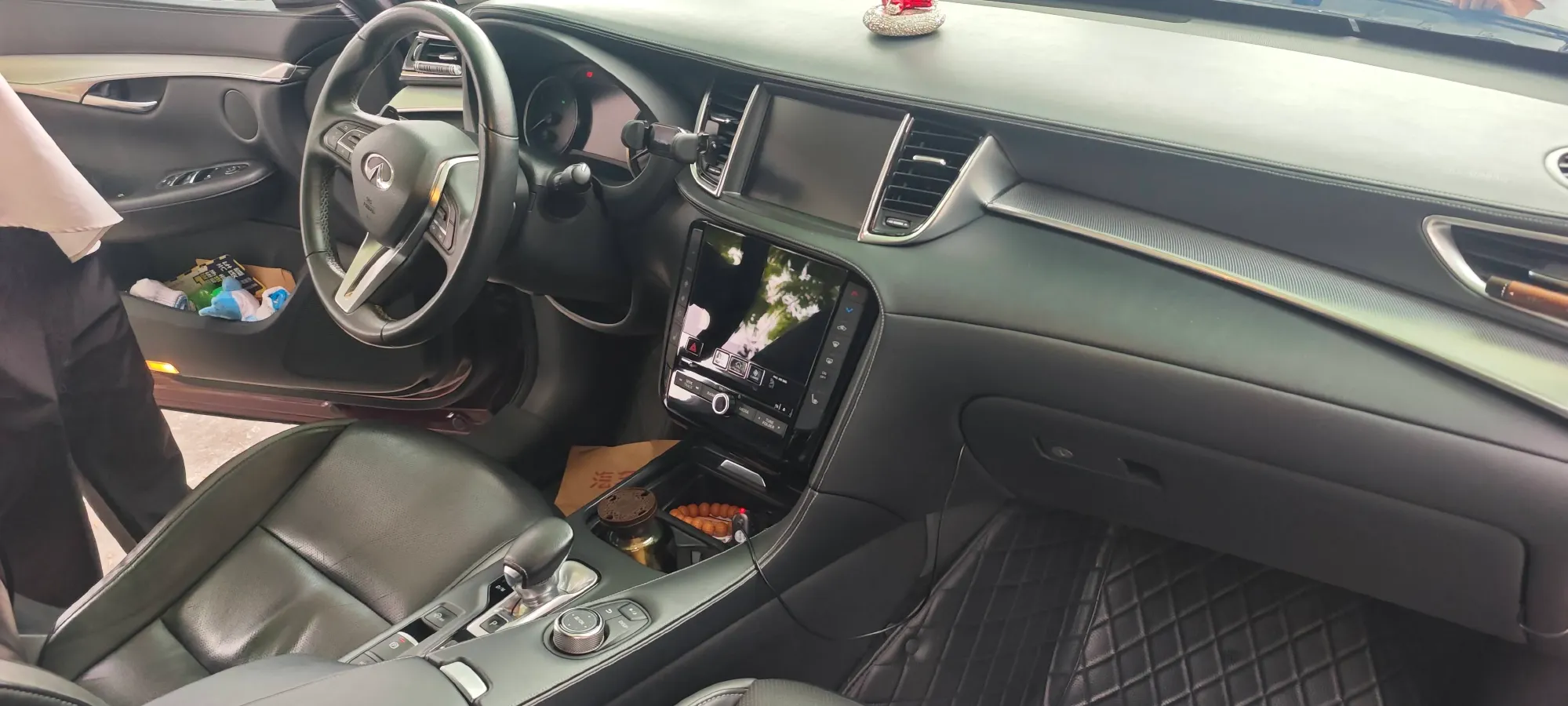 2018 Infiniti QX30 2.0T 211HP L4 7DCT,autocango,china used car exporter,china ev exporter,chinese used car exporter,chinese used ev exporter