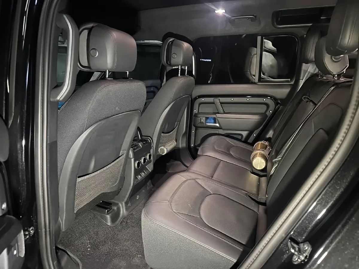 2024 Land Rover Defender 3.0T 400HP L6 8AT,autocango,china used car exporter,china ev exporter,chinese used car exporter,chinese used ev exporter