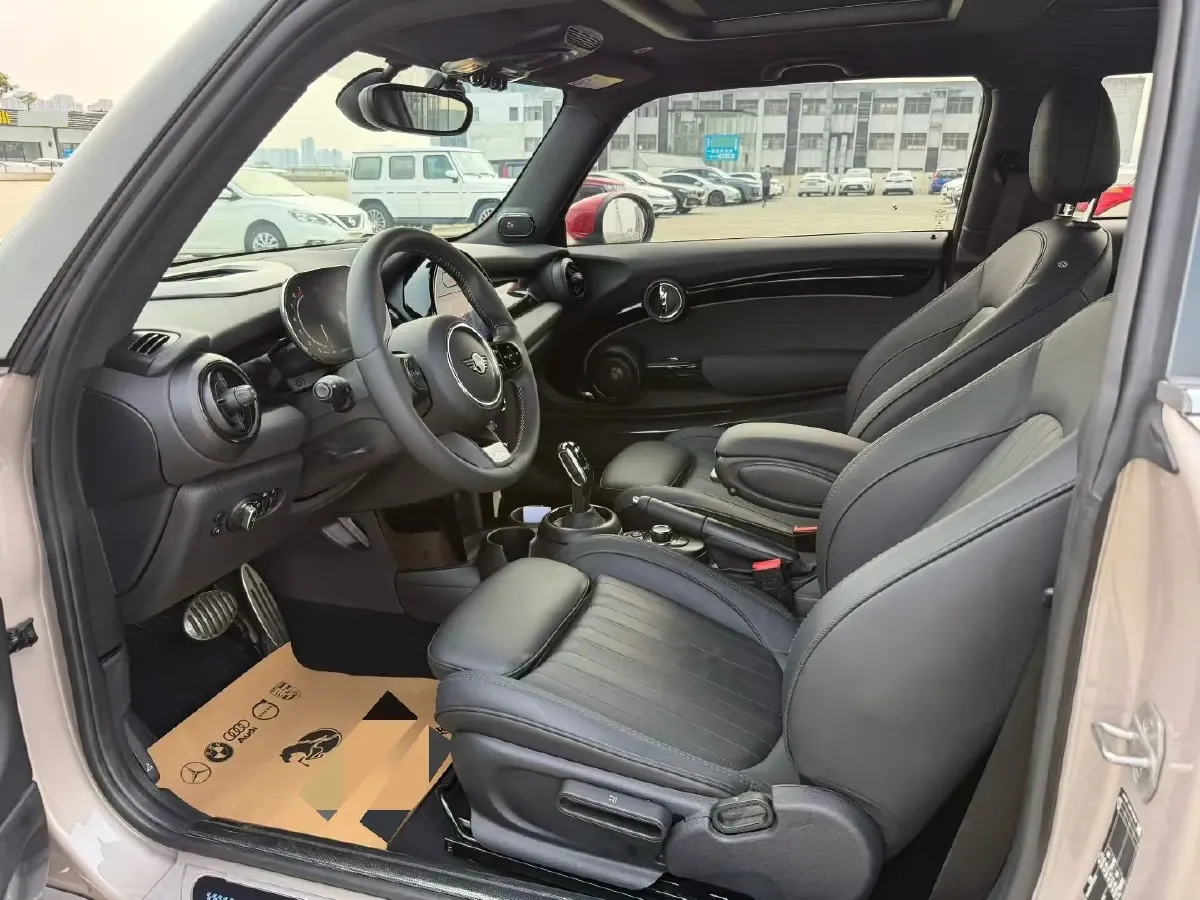 2023 MINI JCW 2.0T 231HP L4 8AT,autocango,china used car exporter,china ev exporter,chinese used car exporter,chinese used ev exporter