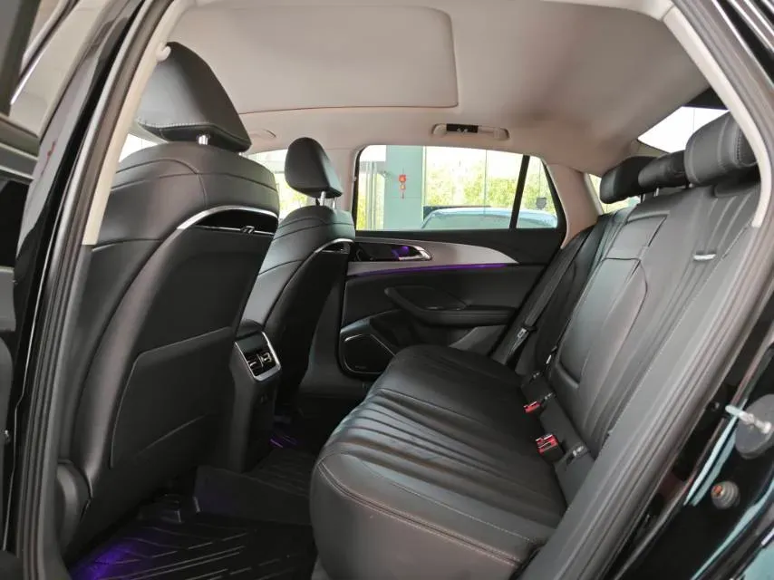 2023 HongQi H5 2.0T 224HP L4 8AT,autocango,china used car exporter,china ev exporter,chinese used car exporter,chinese used ev exporter