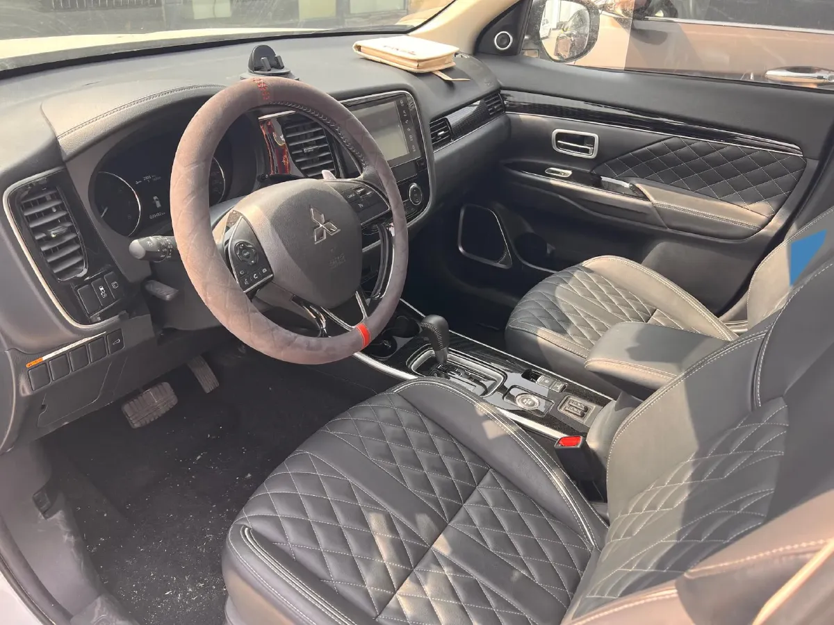 2021 Mitsubishi Outlander 2.4L 192HP L4 CVT,autocango,china used car exporter,china ev exporter,chinese used car exporter,chinese used ev exporter