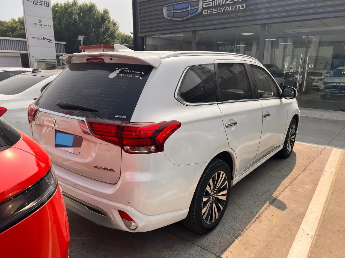 2021 Mitsubishi Outlander 2.4L 192HP L4 CVT,autocango,china used car exporter,china ev exporter,chinese used car exporter,chinese used ev exporter