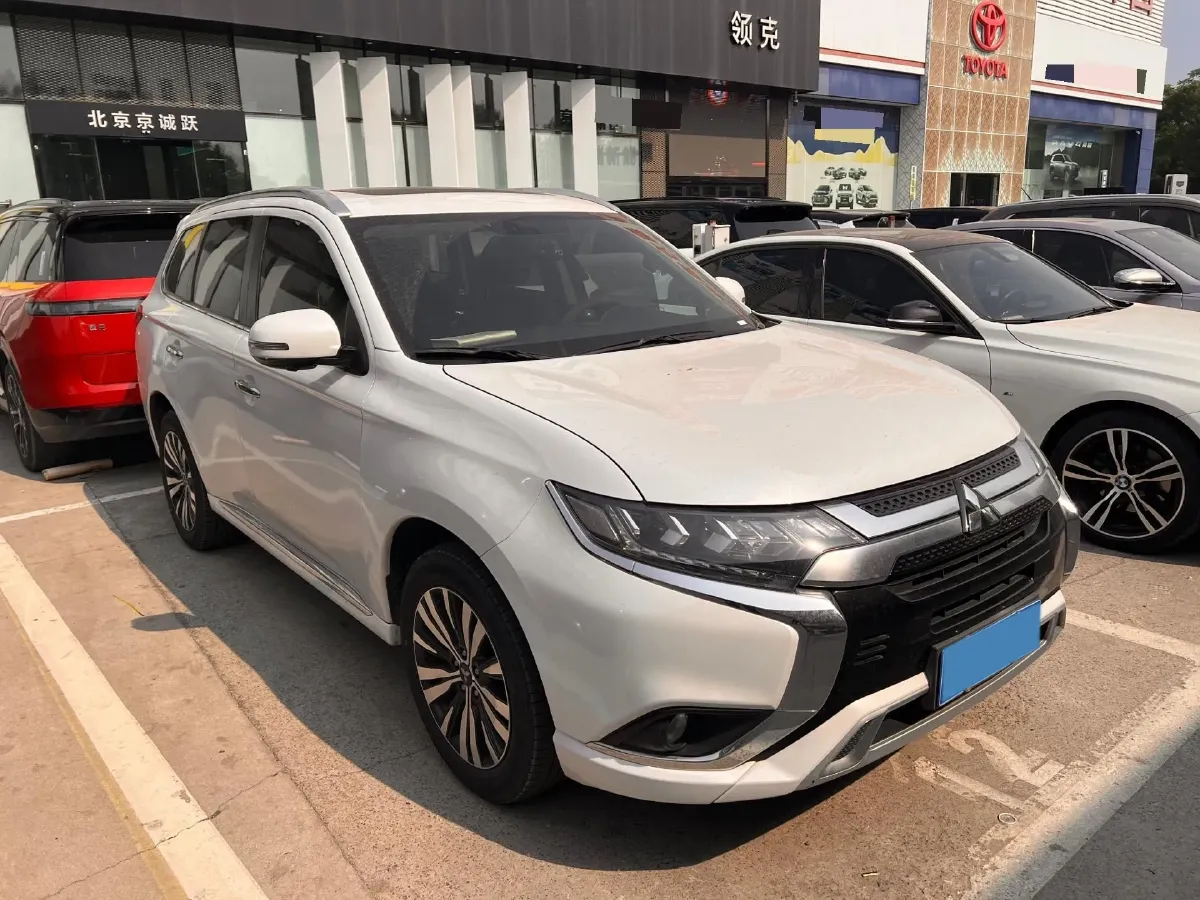 2021 Mitsubishi Outlander 2.4L 192HP L4 CVT,autocango,china used car exporter,china ev exporter,chinese used car exporter,chinese used ev exporter