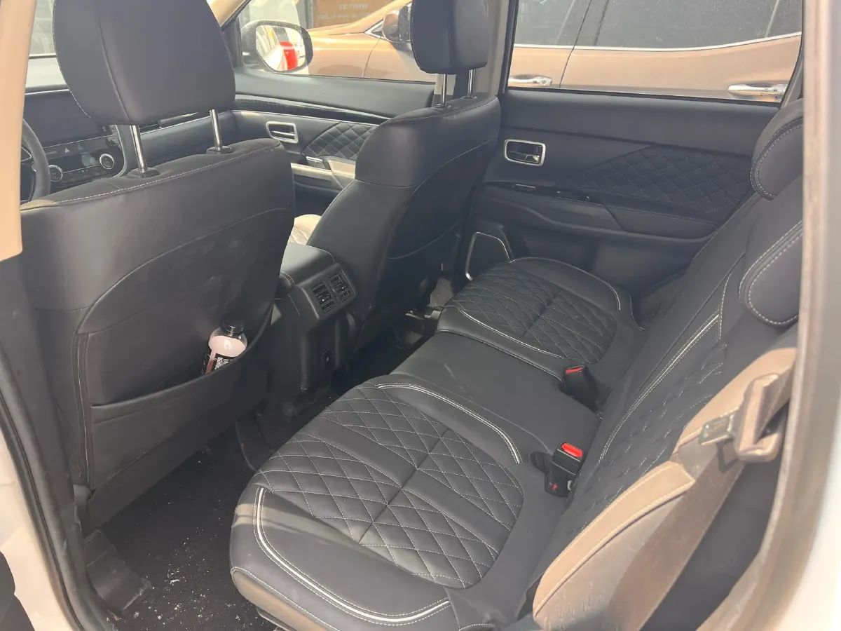 2021 Mitsubishi Outlander 2.4L 192HP L4 CVT,autocango,china used car exporter,china ev exporter,chinese used car exporter,chinese used ev exporter