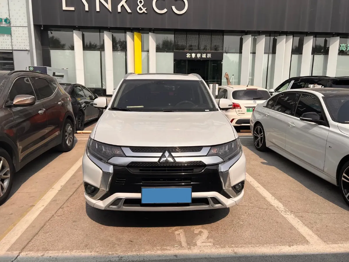 2021 Mitsubishi Outlander 2.4L 192HP L4 CVT,autocango,china used car exporter,china ev exporter,chinese used car exporter,chinese used ev exporter
