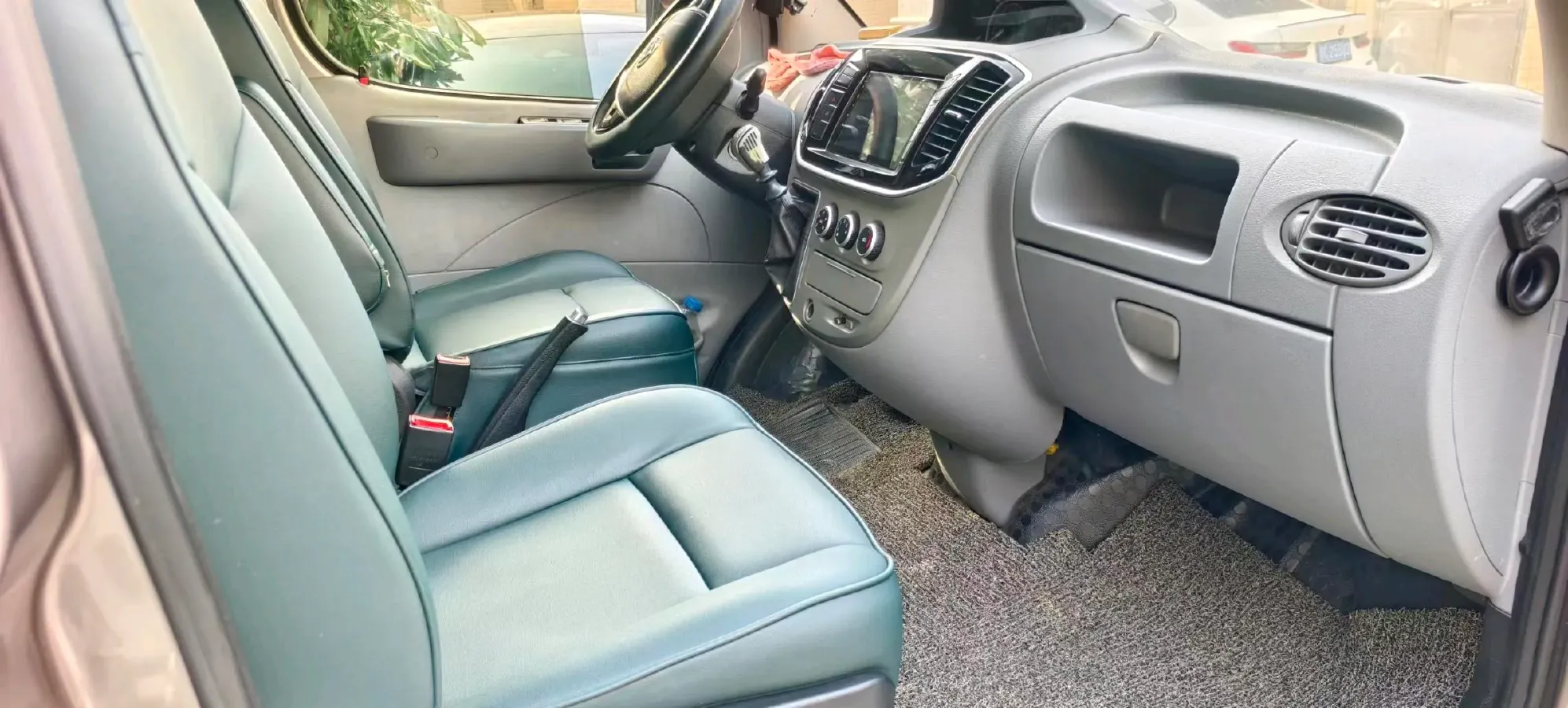 2013 MAXUS XinTu V80 2.5T 136HP L4 5MT,autocango,china used car exporter,china ev exporter,chinese used car exporter,chinese used ev exporter