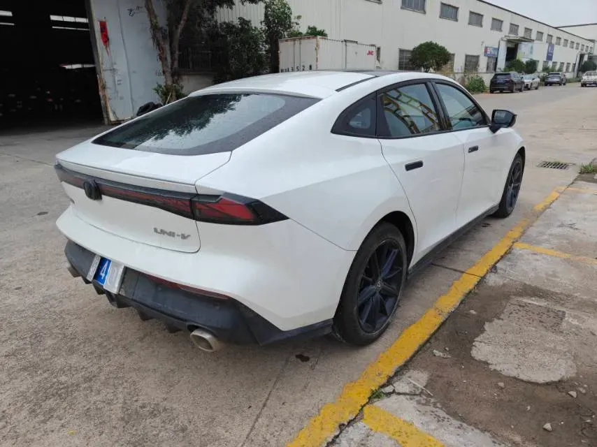 2023 ChangAn UNI-V 1.5T 188HP L4 7DCT,autocango,china used car exporter,china ev exporter,chinese used car exporter,chinese used ev exporter
