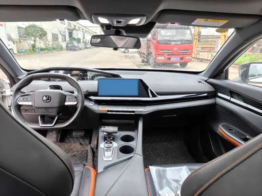 2023 ChangAn UNI-V 1.5T 188HP L4 7DCT,autocango,china used car exporter,china ev exporter,chinese used car exporter,chinese used ev exporter