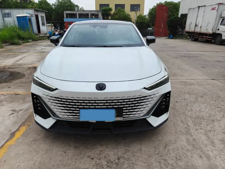 2023 ChangAn UNI-V 1.5T 188HP L4 7DCT,autocango,china used car exporter,china ev exporter,chinese used car exporter,chinese used ev exporter