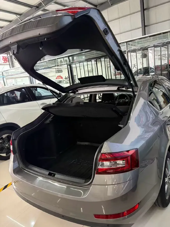 2018 Skoda Octavia 1.6L 110HP L4 6AT,autocango,china used car exporter,china ev exporter,chinese used car exporter,chinese used ev exporter