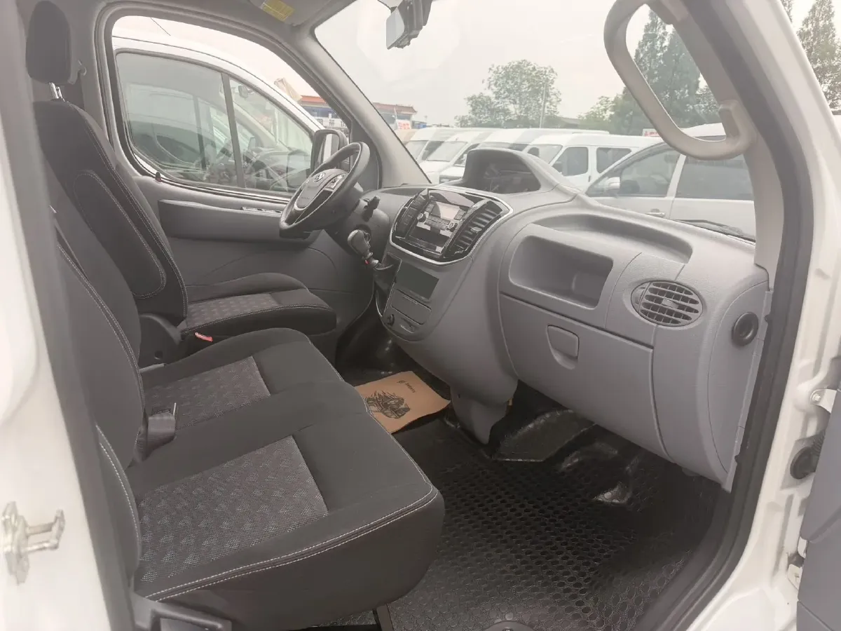 2021 MAXUS XinTu V80 2.0T 139HP L4 6MT,autocango,china used car exporter,china ev exporter,chinese used car exporter,chinese used ev exporter