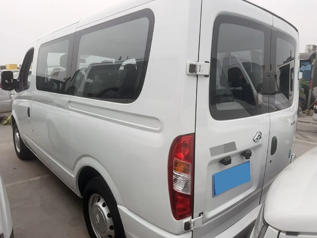 2021 MAXUS XinTu V80 2.0T 139HP L4 6MT,autocango,china used car exporter,china ev exporter,chinese used car exporter,chinese used ev exporter