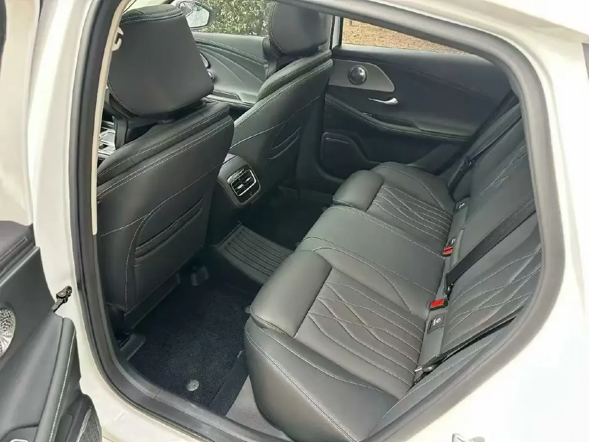 2022 Chery Arrizo 8 1.6T 197HP L4 7DCT,autocango,china used car exporter,china ev exporter,chinese used car exporter,chinese used ev exporter