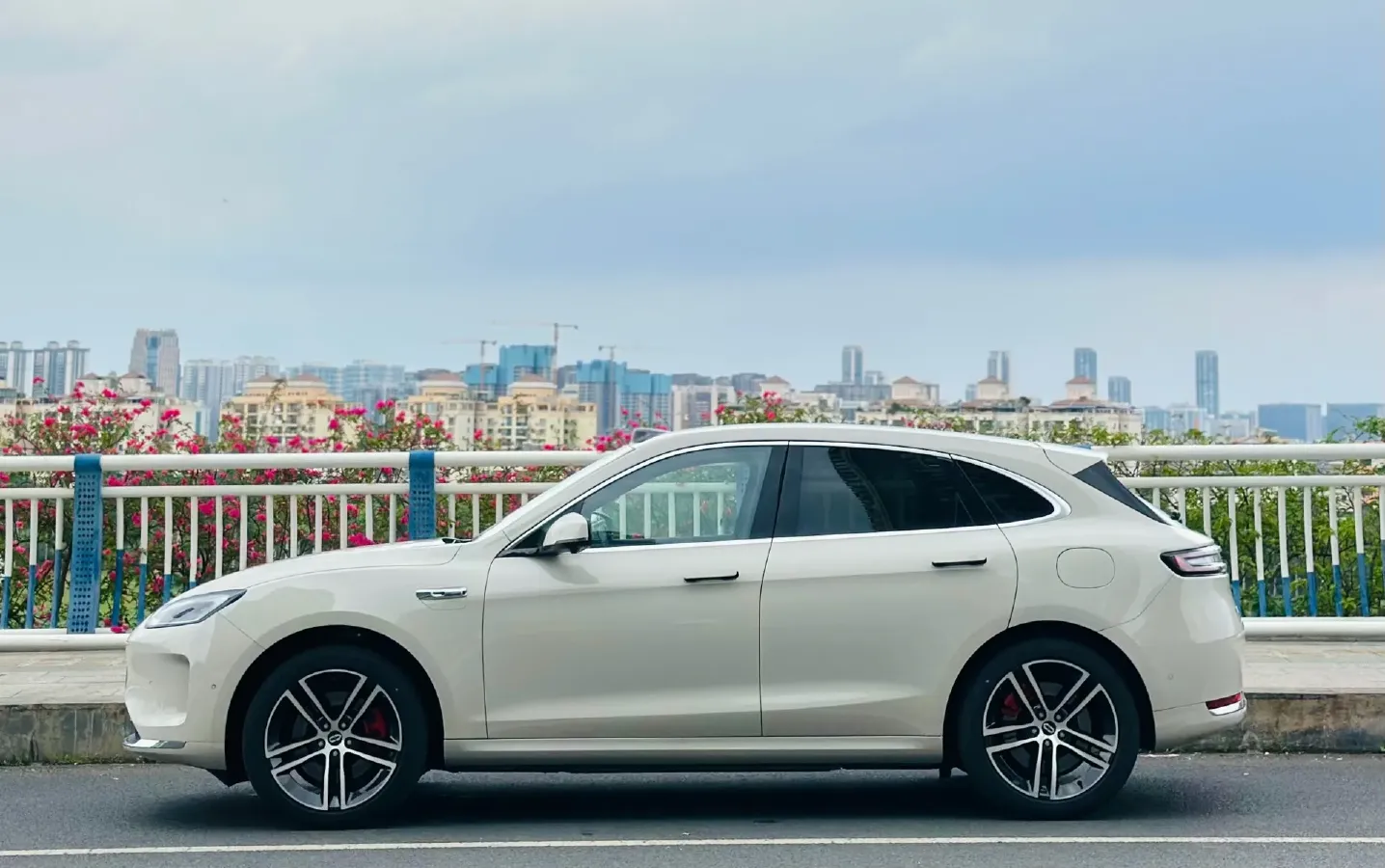 2025 AITO AITO M5 1.5T 152HP L4 REEV 42KWH,autocango,china used car exporter,china ev exporter,chinese used car exporter,chinese used ev exporter
