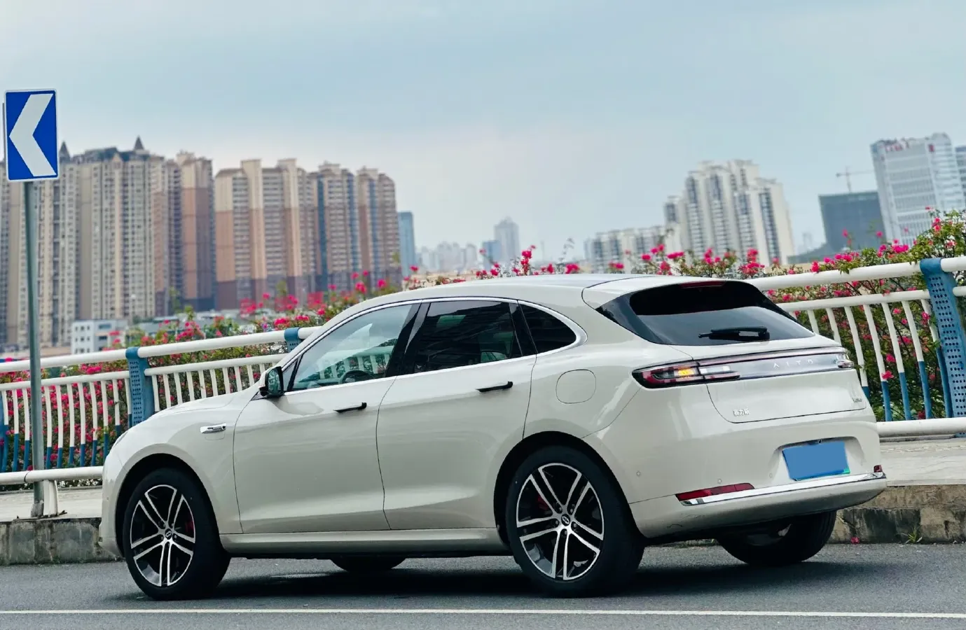 2025 AITO AITO M5 1.5T 152HP L4 REEV 42KWH,autocango,china used car exporter,china ev exporter,chinese used car exporter,chinese used ev exporter
