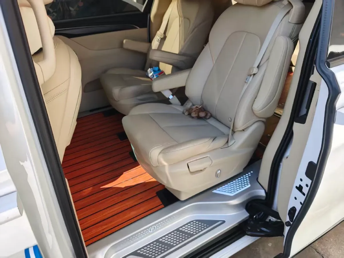 2023 Buick GL8 2.0T 237HP L4 9AT,autocango,china used car exporter,china ev exporter,chinese used car exporter,chinese used ev exporter