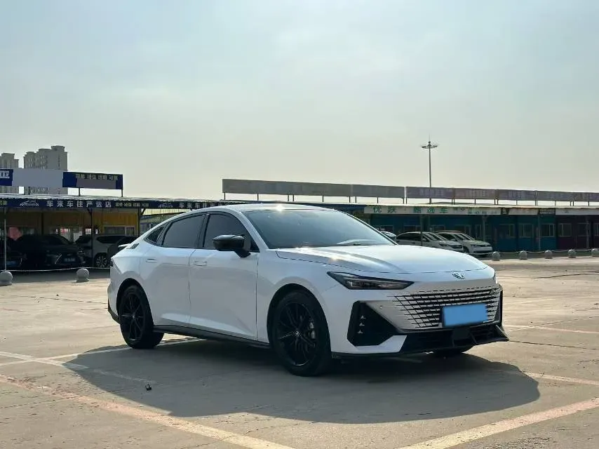 2022 ChangAn UNI-V 1.5T 188HP L4 7DCT,autocango,china used car exporter,china ev exporter,chinese used car exporter,chinese used ev exporter