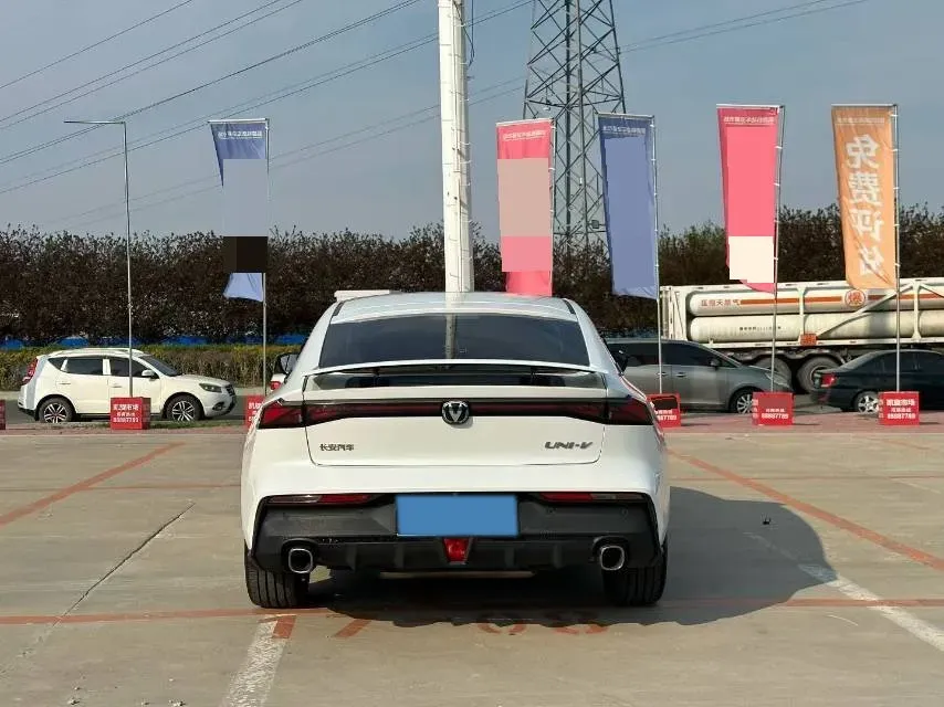 2022 ChangAn UNI-V 1.5T 188HP L4 7DCT,autocango,china used car exporter,china ev exporter,chinese used car exporter,chinese used ev exporter