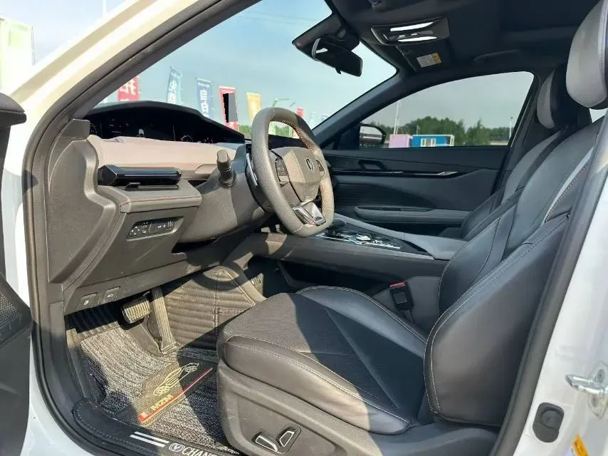 2022 ChangAn UNI-V 1.5T 188HP L4 7DCT,autocango,china used car exporter,china ev exporter,chinese used car exporter,chinese used ev exporter
