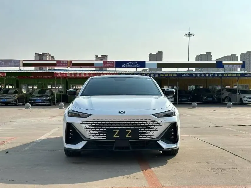 2022 ChangAn UNI-V 1.5T 188HP L4 7DCT,autocango,china used car exporter,china ev exporter,chinese used car exporter,chinese used ev exporter