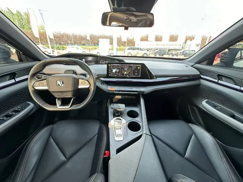 2022 ChangAn UNI-V 1.5T 188HP L4 7DCT,autocango,china used car exporter,china ev exporter,chinese used car exporter,chinese used ev exporter