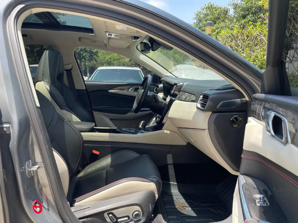 2018 Toyota C-HR 2.0L 171HP L4 CVT,autocango,china used car exporter,china ev exporter,chinese used car exporter,chinese used ev exporter