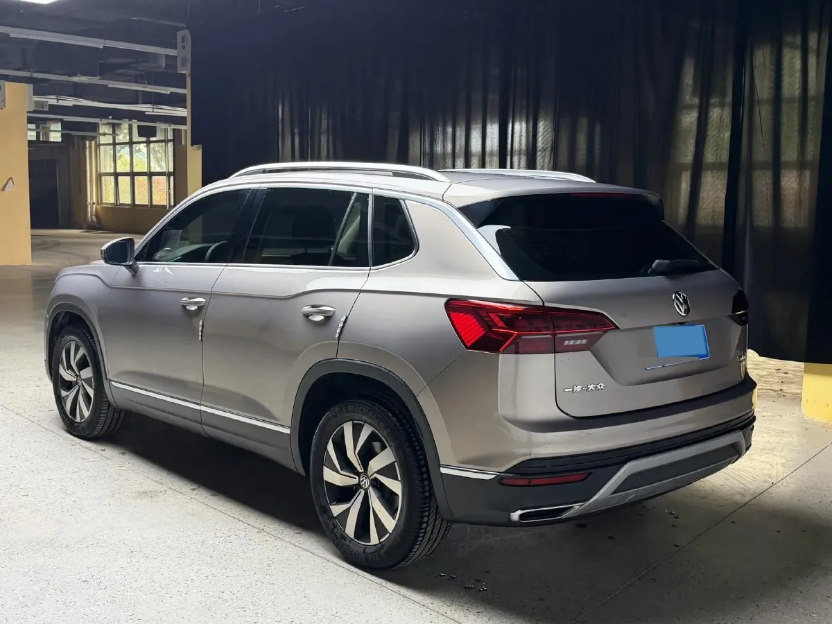 2019 Jeep Cherokee 2.0T 234HP L4 9AT,autocango,china used car exporter,china ev exporter,chinese used car exporter,chinese used ev exporter