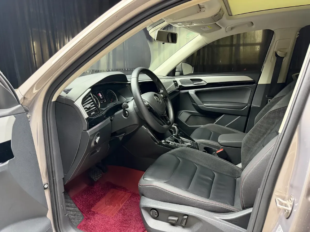 2019 Jeep Cherokee 2.0T 234HP L4 9AT,autocango,china used car exporter,china ev exporter,chinese used car exporter,chinese used ev exporter