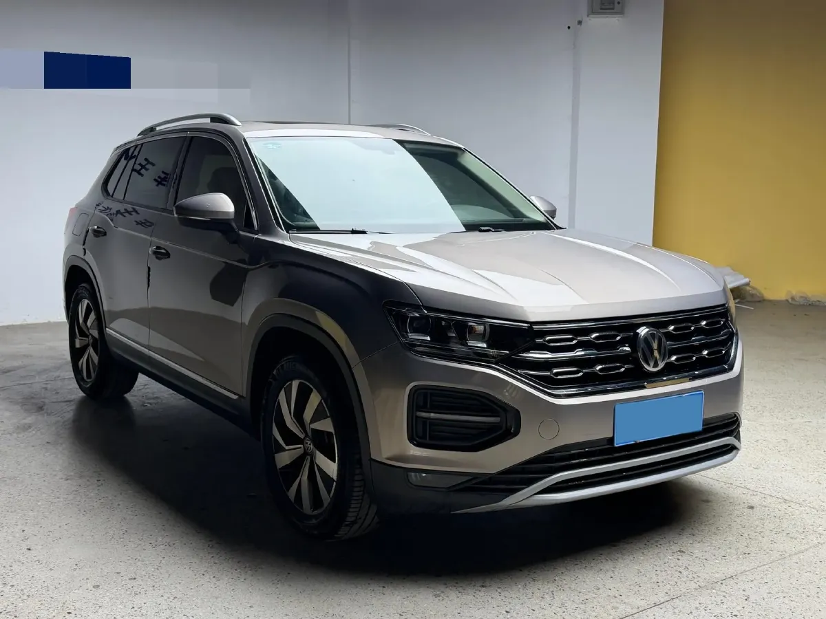 2019 Jeep Cherokee 2.0T 234HP L4 9AT,autocango,china used car exporter,china ev exporter,chinese used car exporter,chinese used ev exporter