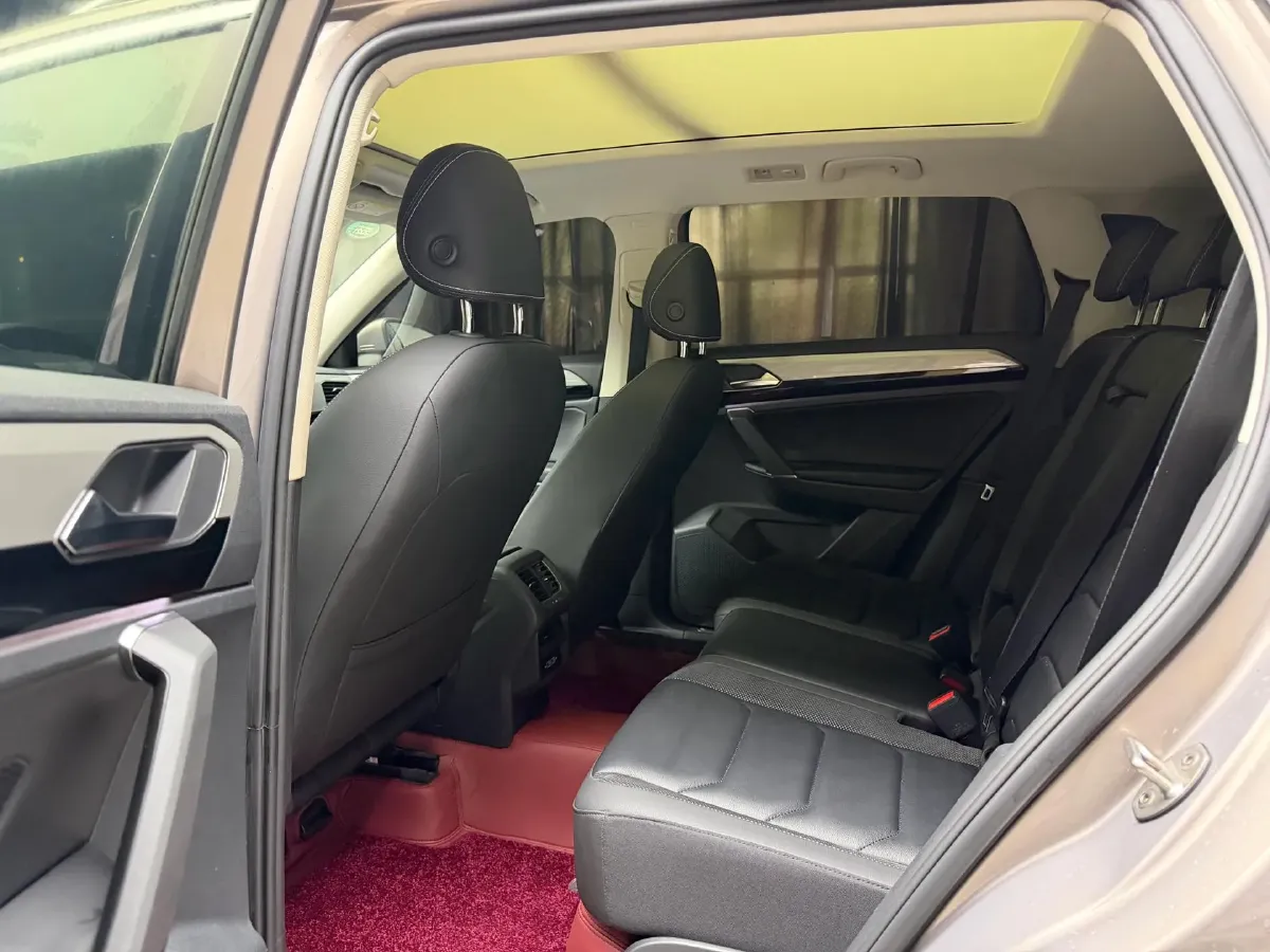 2019 Jeep Cherokee 2.0T 234HP L4 9AT,autocango,china used car exporter,china ev exporter,chinese used car exporter,chinese used ev exporter