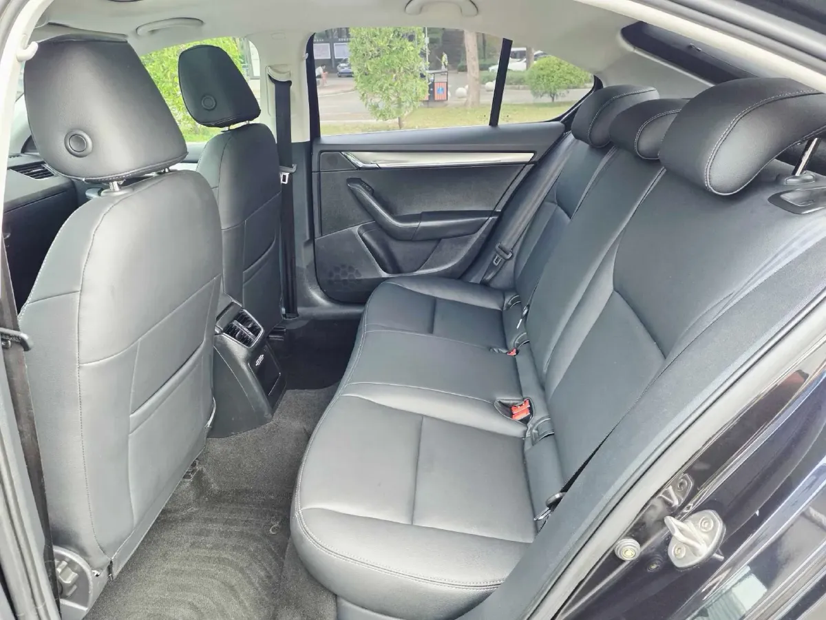 2019 Skoda Octavia 1.5L 116HP L4 6AT,autocango,china used car exporter,china ev exporter,chinese used car exporter,chinese used ev exporter