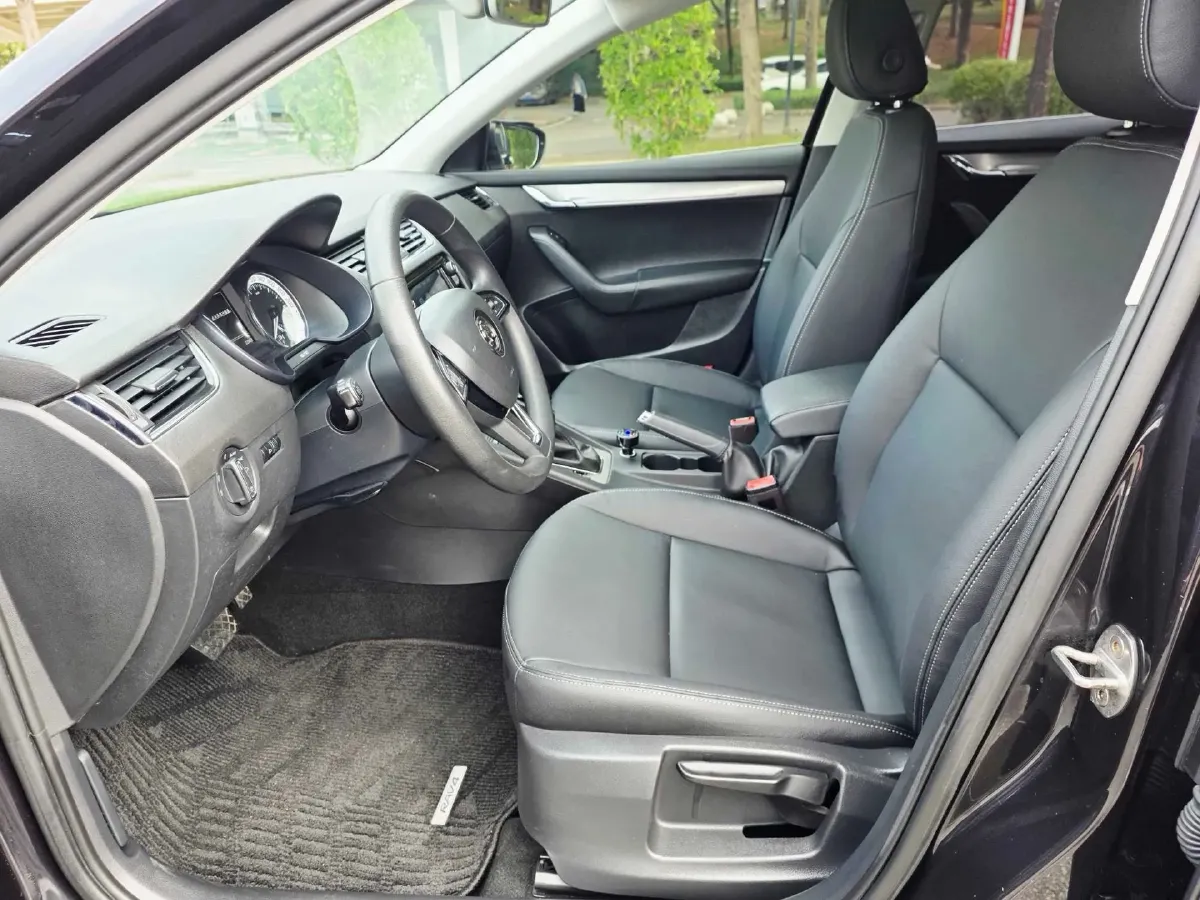 2019 Skoda Octavia 1.5L 116HP L4 6AT,autocango,china used car exporter,china ev exporter,chinese used car exporter,chinese used ev exporter
