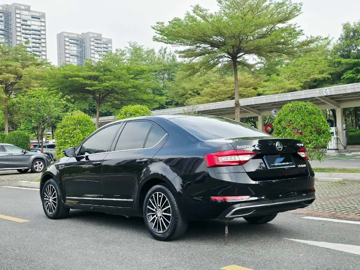 2019 Skoda Octavia 1.5L 116HP L4 6AT,autocango,china used car exporter,china ev exporter,chinese used car exporter,chinese used ev exporter