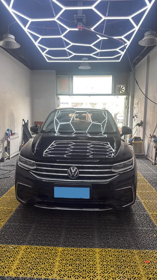 2024 Volkswagen Tiguan L 2.0T 186HP L4 7DCT,autocango,china used car exporter,china ev exporter,chinese used car exporter,chinese used ev exporter