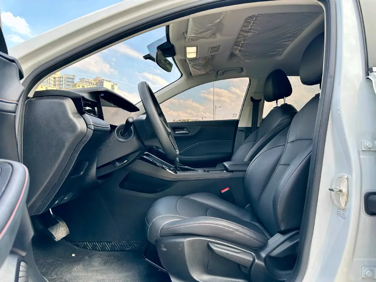 2023 Roewe i5 1.5L 129HP L4 CVT,autocango,china used car exporter,china ev exporter,chinese used car exporter,chinese used ev exporter