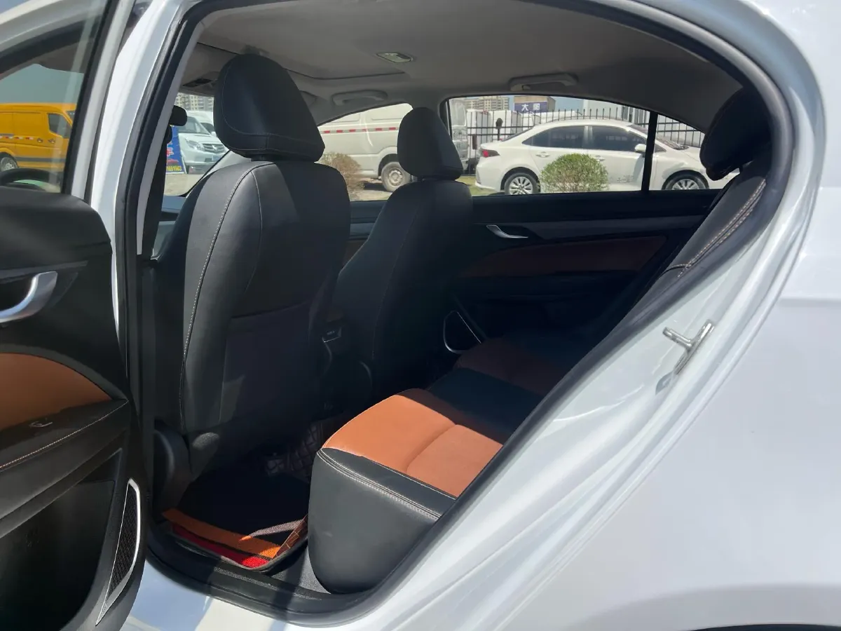 2021 BaoJun 530 1.5T 147HP L4 CVT,autocango,china used car exporter,china ev exporter,chinese used car exporter,chinese used ev exporter