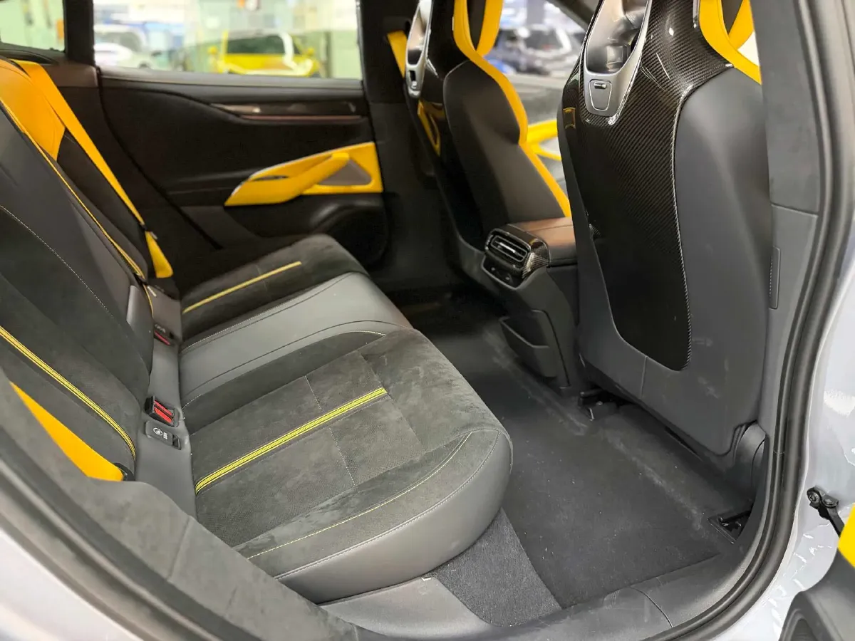 2025 MI SU7 Ultra BEV 93.7KWH,autocango,china used car exporter,china ev exporter,chinese used car exporter,chinese used ev exporter
