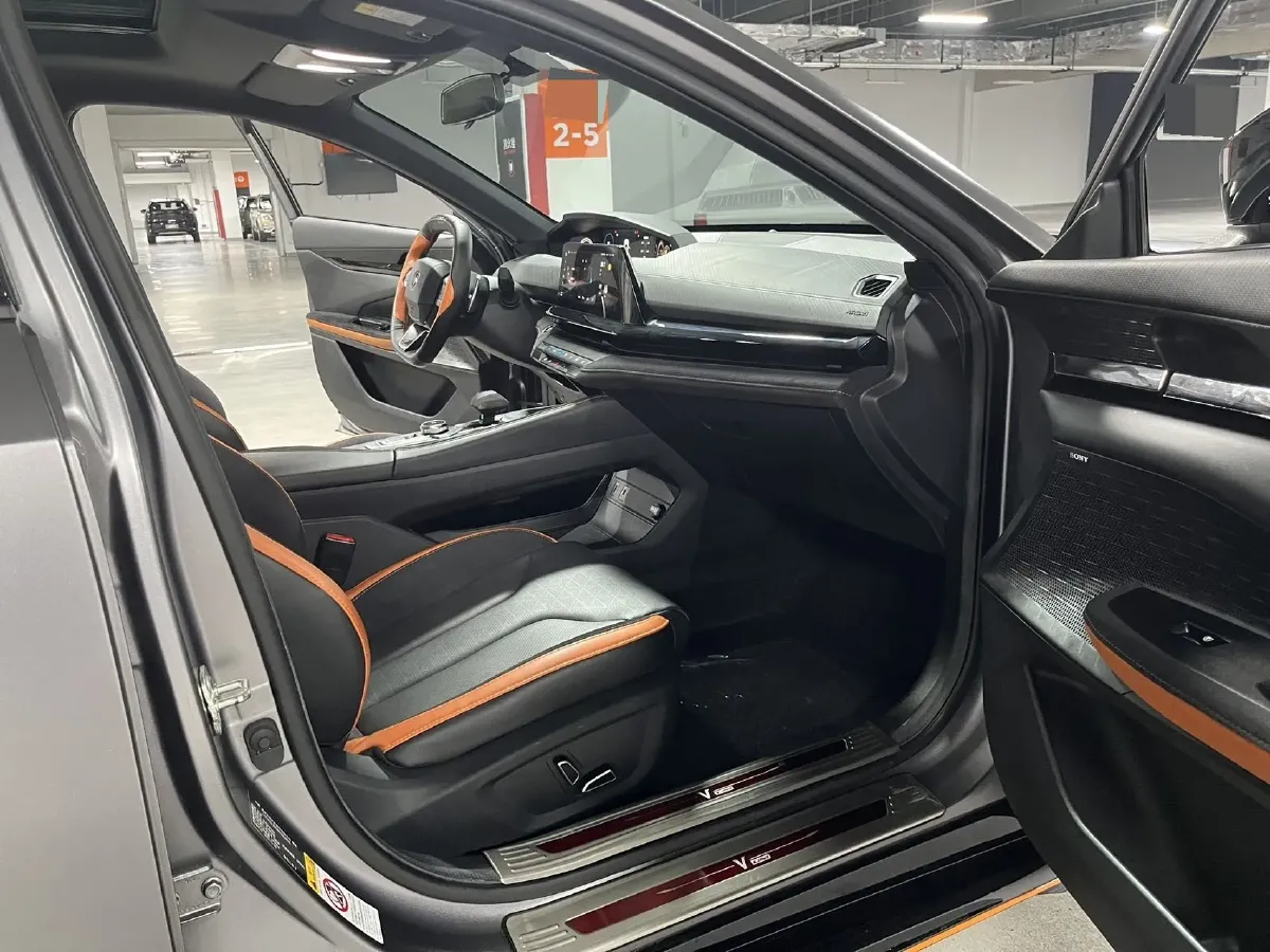 2022 ChangAn UNI-V 2.0T 233HP L4 8AT,autocango,china used car exporter,china ev exporter,chinese used car exporter,chinese used ev exporter