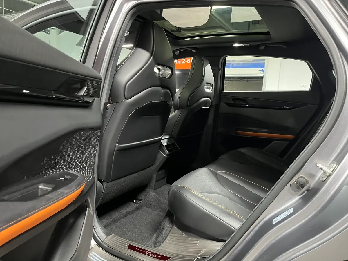 2022 ChangAn UNI-V 2.0T 233HP L4 8AT,autocango,china used car exporter,china ev exporter,chinese used car exporter,chinese used ev exporter